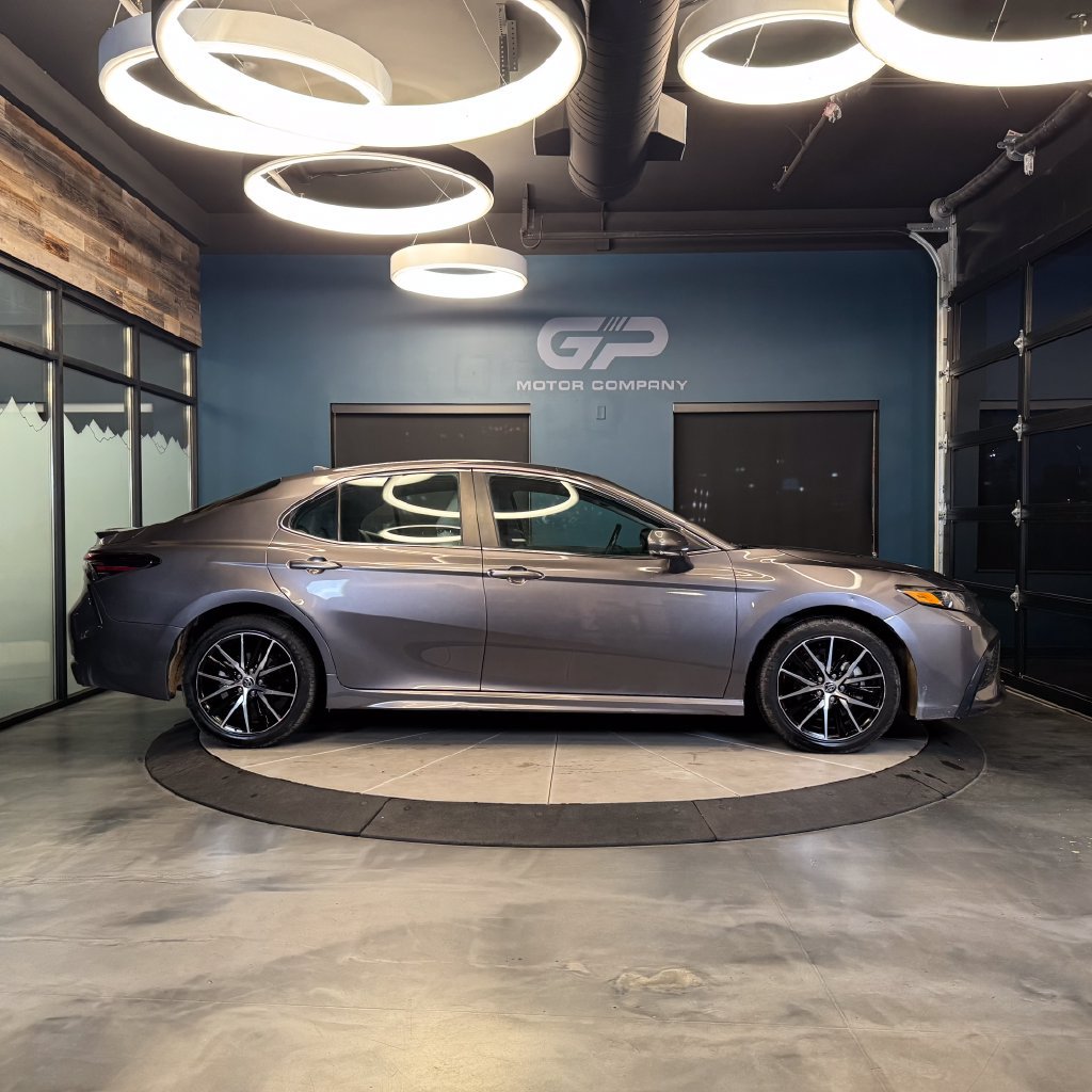 Used 2023 Toyota Camry SE FWD image 2