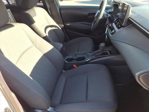 Used 2023 Toyota Corolla LE image 3