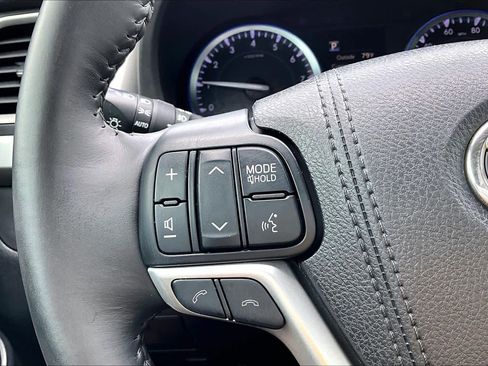 Used 2018 Toyota Highlander XLE FWD image 24