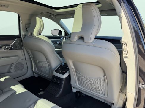 Used 2024 Volvo S90 T8 Ultimate w/ Lounge Package image 44