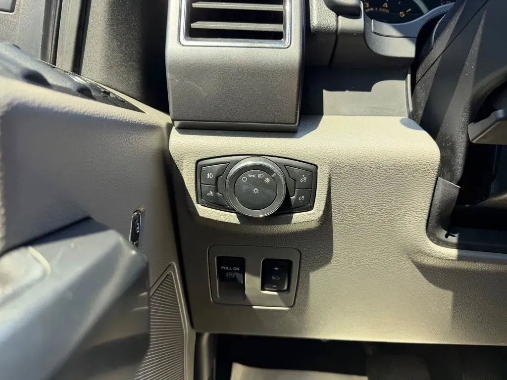 Used 2018 Ford F150 XLT w/ Equipment Group 302A Luxury AWD/4WD image 14