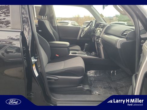 Used 2016 Toyota 4Runner SR5 image 19