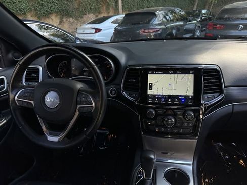 Used 2019 Jeep Grand Cherokee Limited image 17