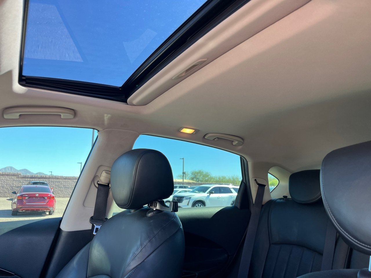 Used 2017 INFINITI QX50 2WD w/ Deluxe Touring Package image 29