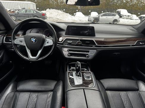 Used 2016 BMW 750i 750i w/ M Sport Package image 21