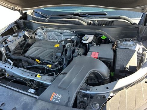 Used 2024 Chevrolet Trax RS w/ Sunroof Package image 34