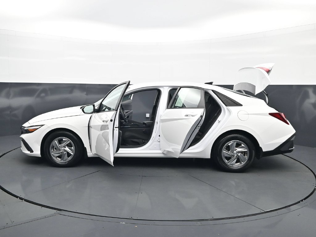 Used 2024 Hyundai Elantra SE FWD image 50