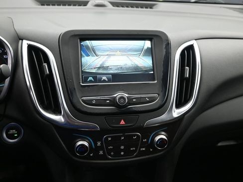 Used 2018 Chevrolet Equinox LT image 17