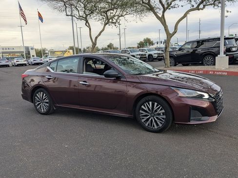 Certified 2025 Nissan Altima 2.5 SV image 8