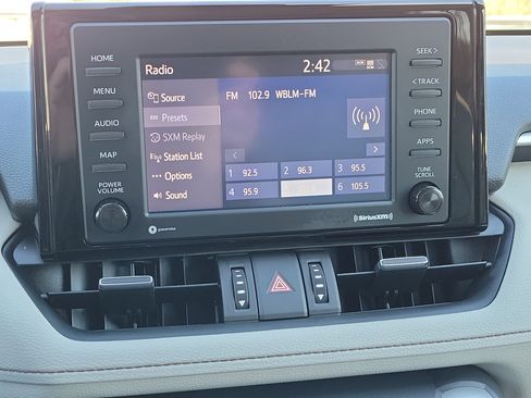 Used 2022 Toyota RAV4 XLE Premium image 25