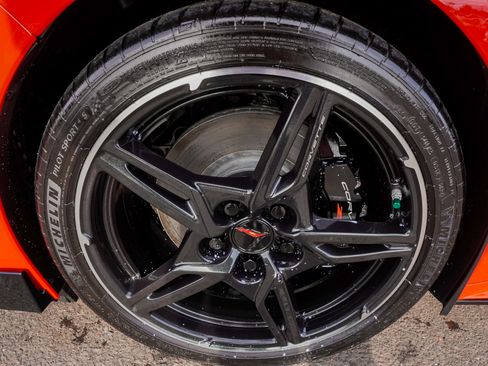 Used 2025 Chevrolet Corvette Stingray w/ Z51 Performance Package image 8