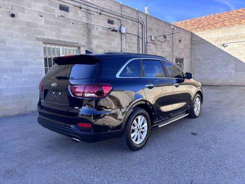 Used 2019 Kia Sorento LX w/ LX Convenience Package image 5