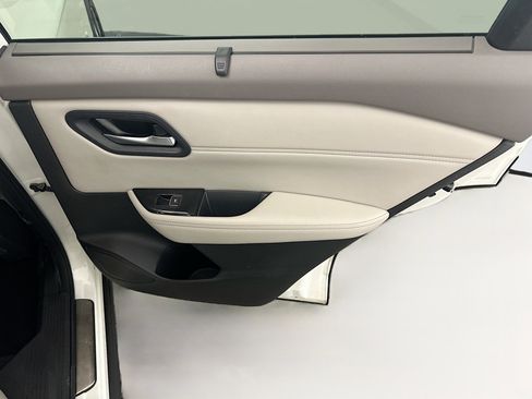 Used 2023 Nissan Rogue SL w/ SL Premium Package image 32