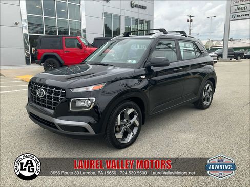 Used 2022 Hyundai Venue SEL FWD image 1