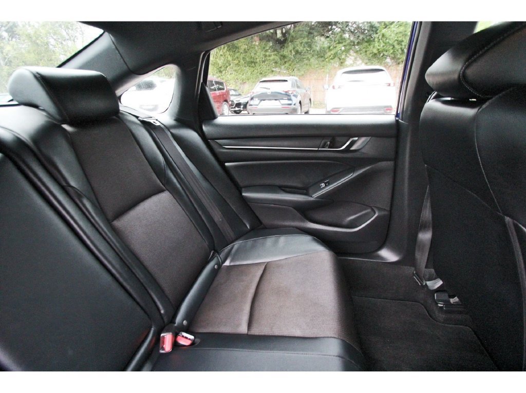 Used 2018 Honda Accord Sport image 10