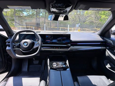 Used 2025 BMW 530i xDrive w/ Premium Package AWD/4WD image 7