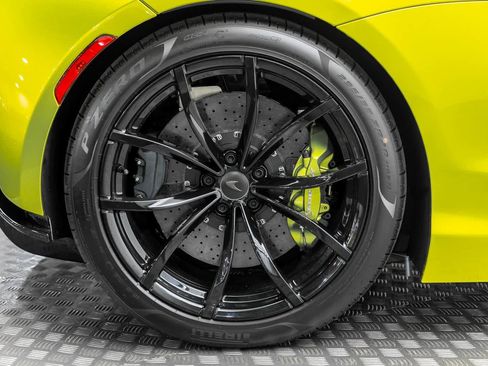 Used 2025 McLaren Artura Spider image 40