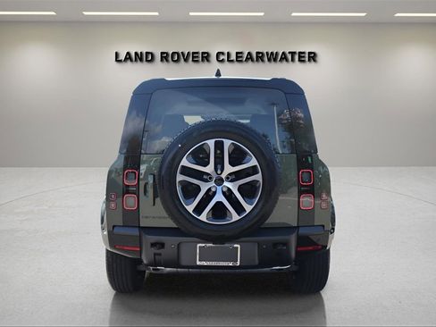 New 2026 Land Rover Defender 110 X-Dynamic SE image 4