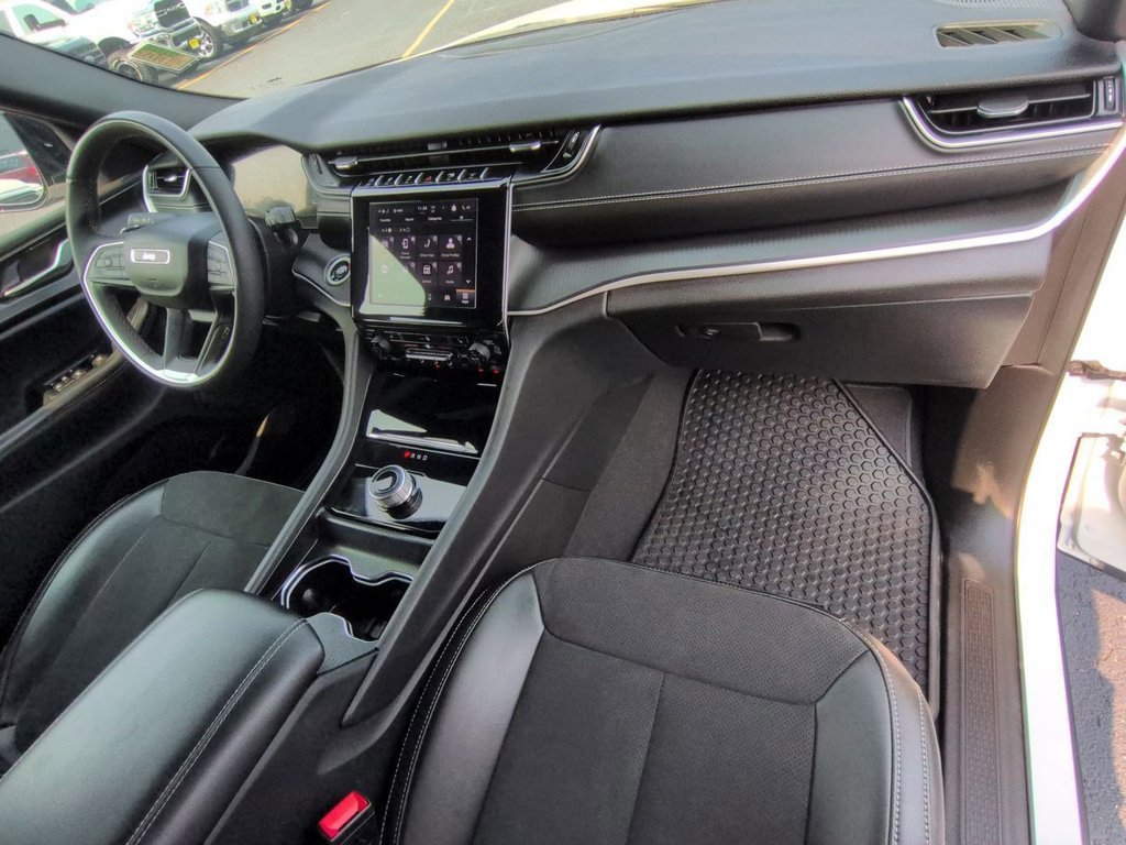 Used 2024 Jeep Grand Cherokee Altitude AWD/4WD image 23