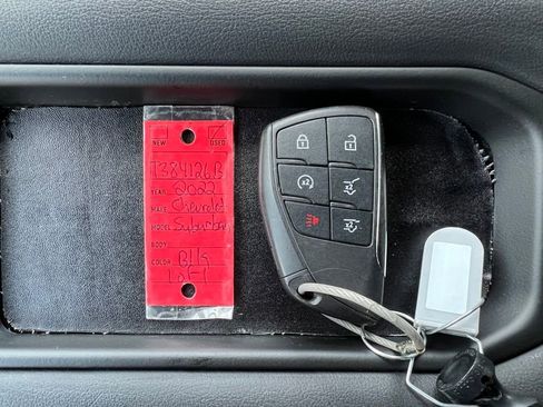 Used 2022 Chevrolet Suburban LT image 26