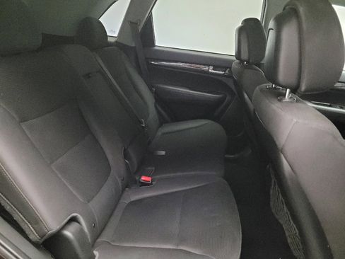 Used 2014 Kia Sorento LX FWD image 19