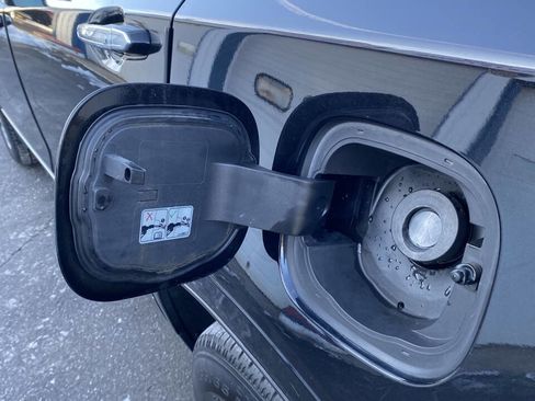 Used 2017 Cadillac XT5 Luxury w/ Driver Awareness Package image 22