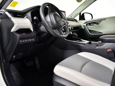 Certified 2019 Toyota RAV4 Limited image 17