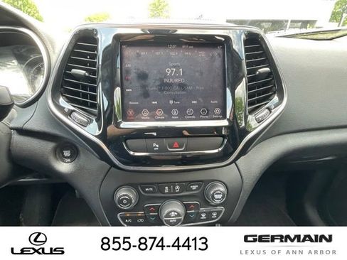 Used 2019 Jeep Cherokee Limited AWD/4WD image 18