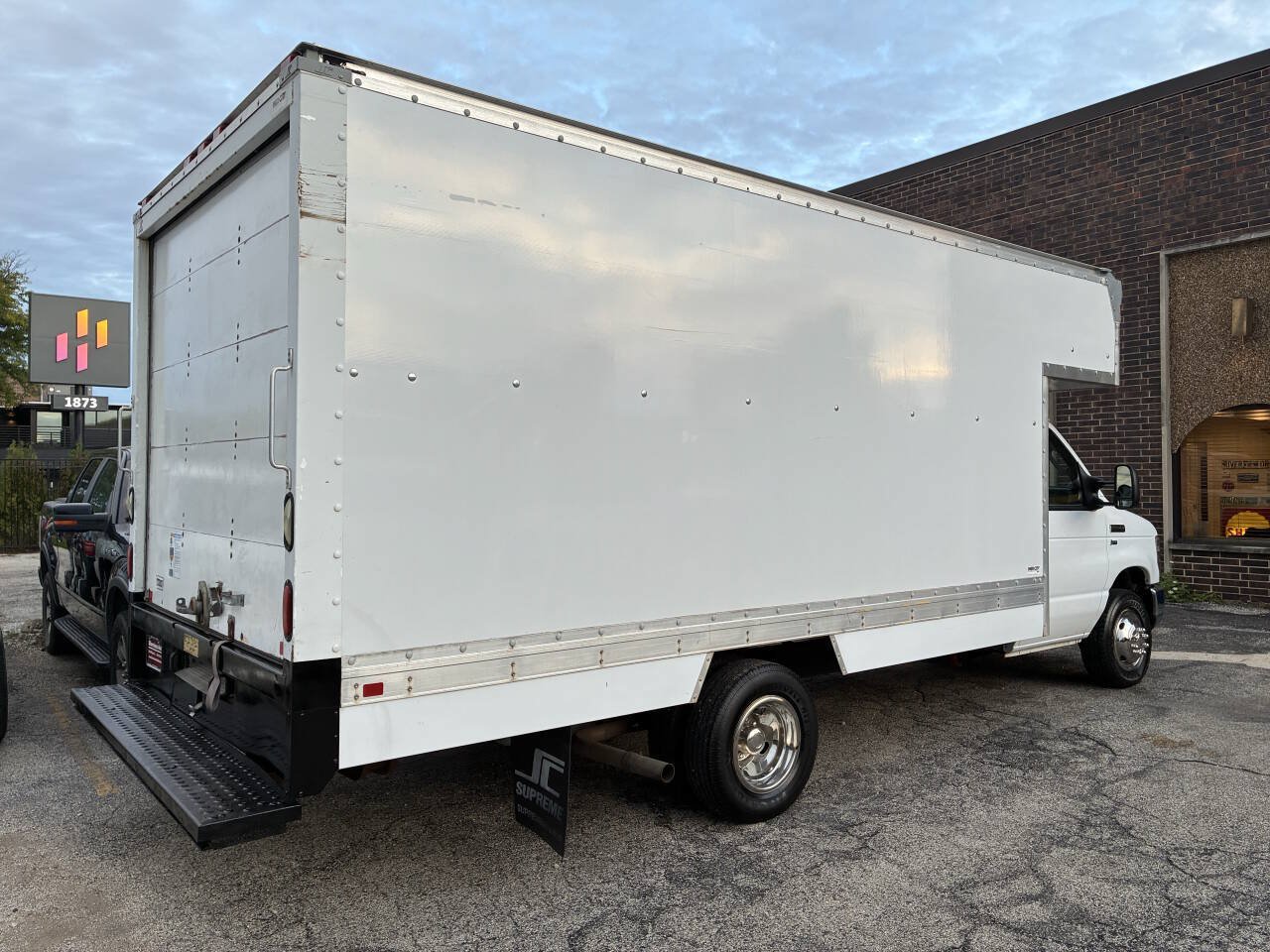 Used 2013 Ford E-350 and Econoline 350 Super Duty w/ Payload Pkg RWD image 4