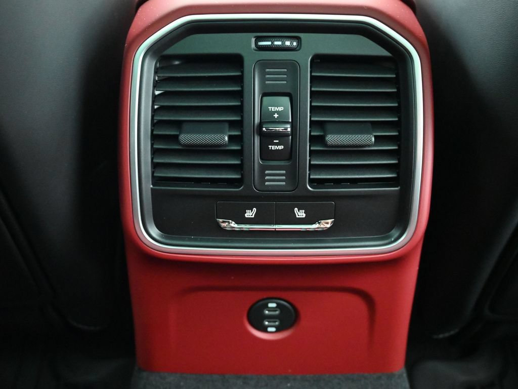 Certified 2026 Porsche Macan S AWD/4WD image 8