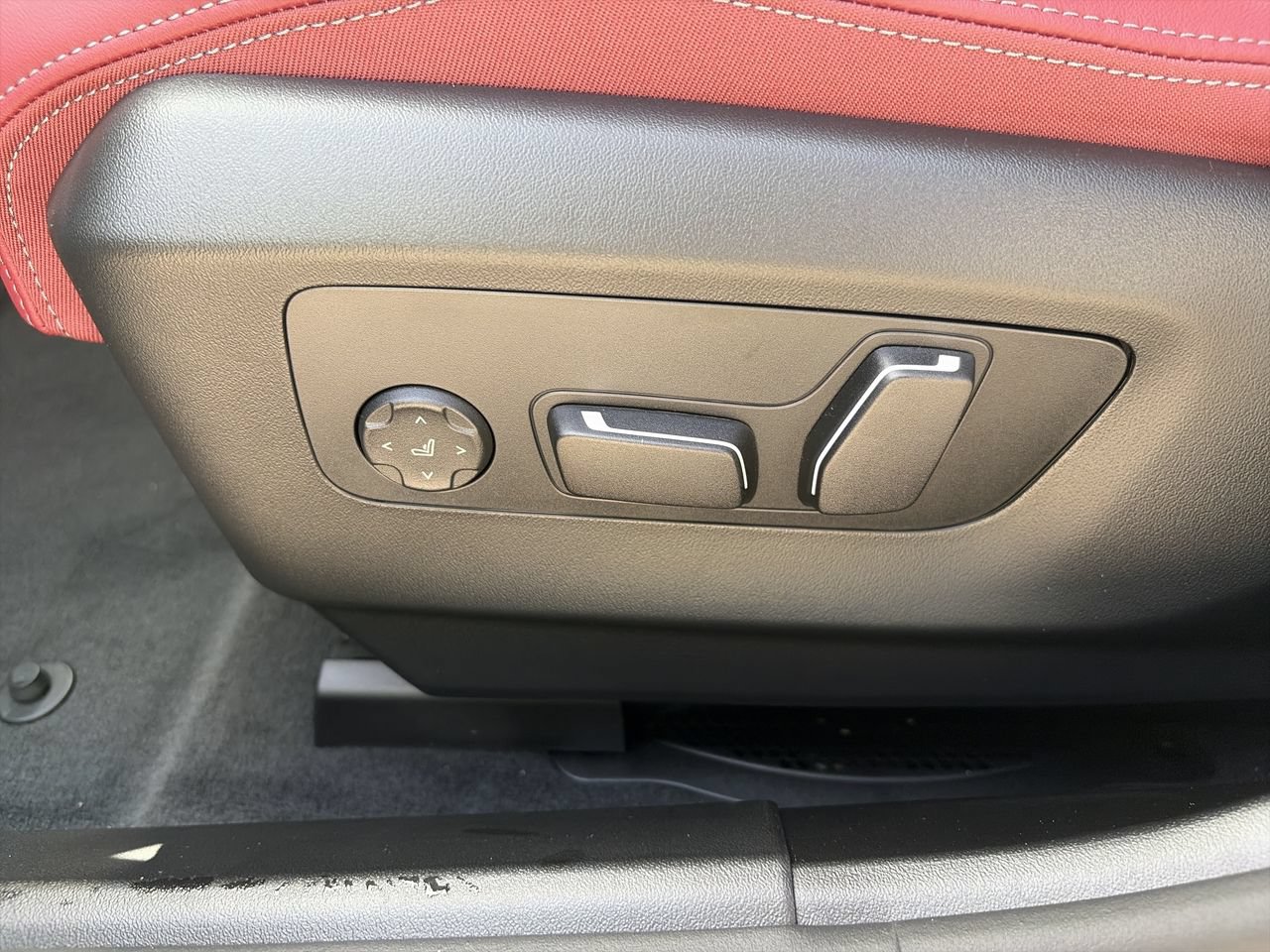 Used 2027 BMW 530i w/ M Sport Package RWD image 15