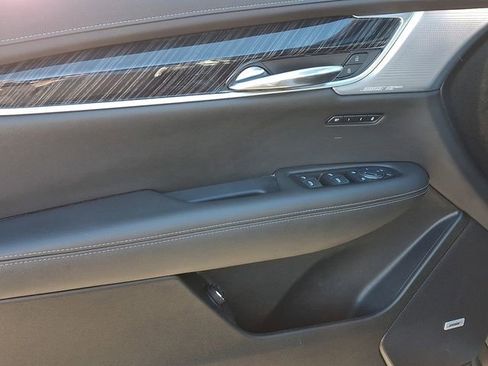 Certified 2025 Cadillac XT6 Premium Luxury image 12