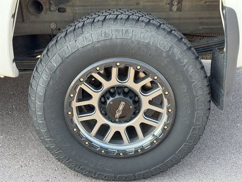 Used 2004 GMC Sierra 2500 SLT w/ Heavy-Duty Power Package AWD/4WD image 12