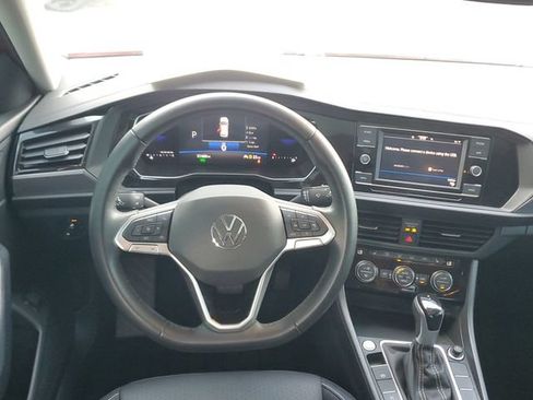 Used 2024 Volkswagen Jetta SE w/ Panoramic Sunroof Package FWD image 10
