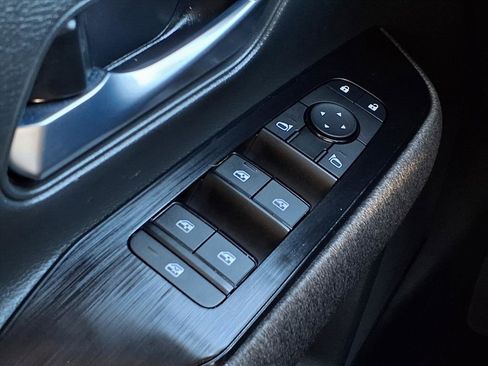 Used 2025 Nissan Kicks SV w/ Illumination Package image 24