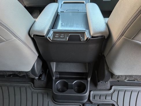 Used 2026 Toyota Sienna XLE FWD image 8