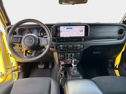 Used 2024 Jeep Wrangler Unlimited Rubicon 4xe w/ Convenience Group AWD/4WD image 18
