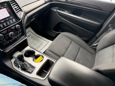 Used 2022 Jeep Grand Cherokee Laredo E image 17