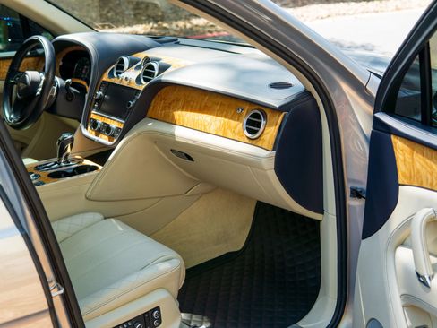 Used 2017 Bentley Bentayga W12 Sport Utility 4D image 26