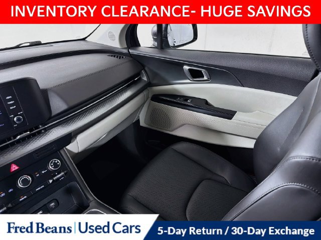 Used 2024 Kia Carnival LX FWD image 26