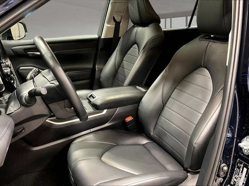 Used 2024 Toyota Highlander XLE AWD/4WD image 21