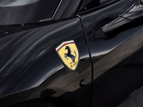 Used 2013 Ferrari 458 Spider RWD image 9