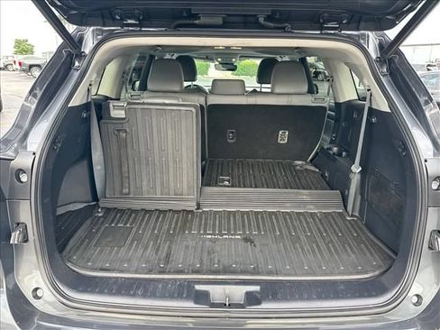 Used 2020 Toyota Highlander XLE AWD/4WD image 33