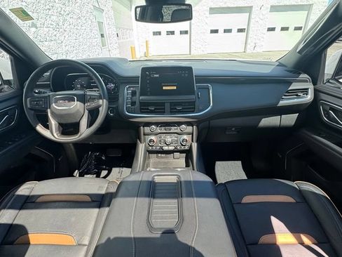 Used 2024 GMC Yukon XL AT4 w/ Technology Package AWD/4WD image 17