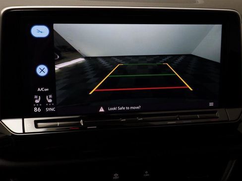 Used 2025 Volkswagen Atlas Cross Sport SE image 9