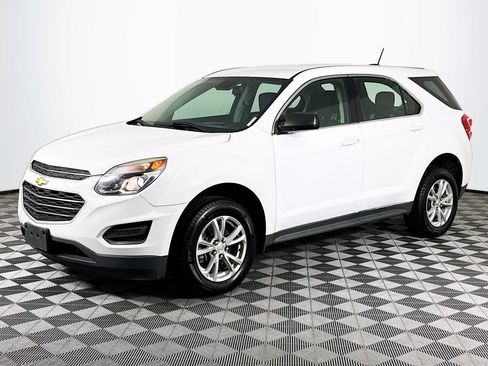 Used 2017 Chevrolet Equinox LS image 4