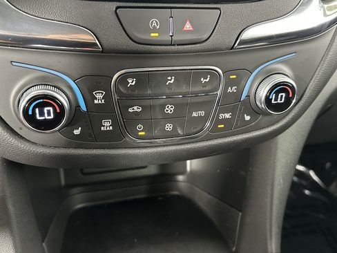 Used 2022 Chevrolet Equinox LT image 22