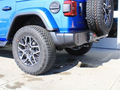 New 2026 Jeep Wrangler Sahara AWD/4WD image 40
