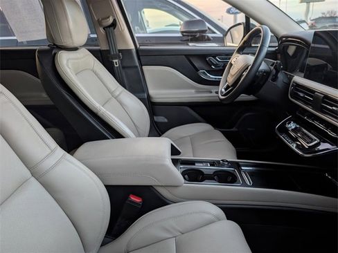 Used 2025 Lincoln Corsair Reserve w/ Equipment Group 202A image 7