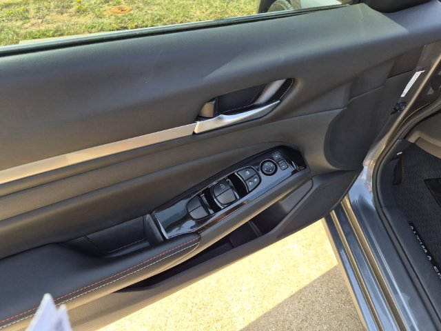 Used 2024 Nissan Altima 2.5 SR w/ SR Premium Package FWD image 23
